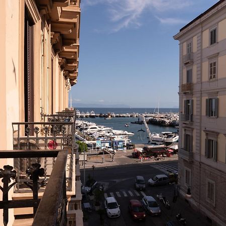 Caracciolo 13 Rooftop & Suites Napoli Eksteriør bilde