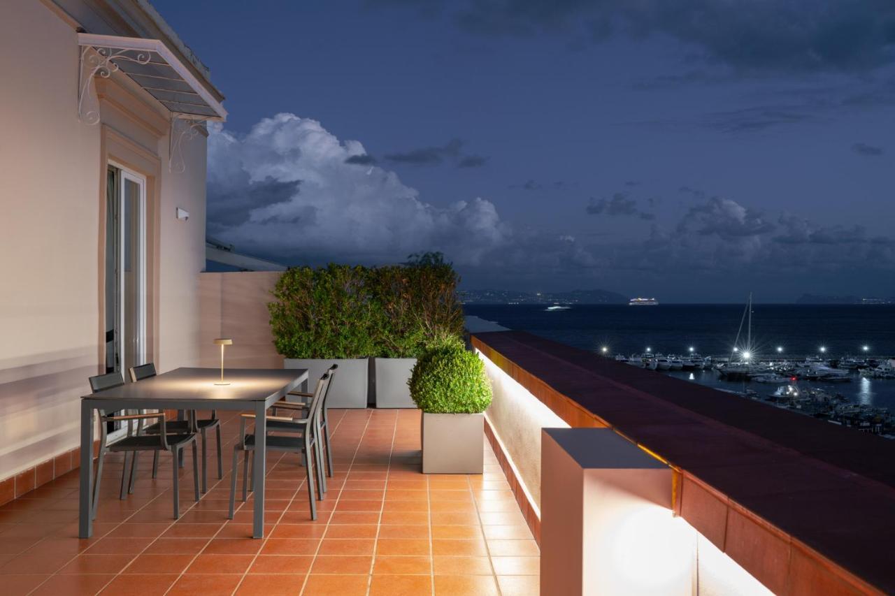 Caracciolo 13 Rooftop & Suites Napoli Eksteriør bilde