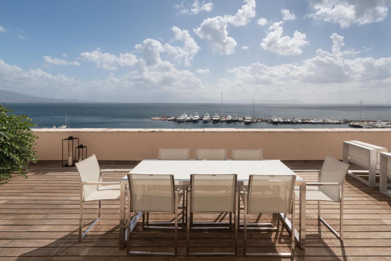 Caracciolo 13 Rooftop & Suites Napoli Eksteriør bilde